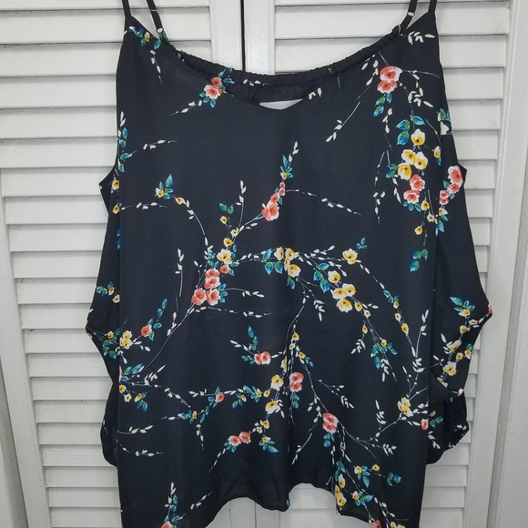 Large  black  cold shoulder  top - Picture 6 of 6